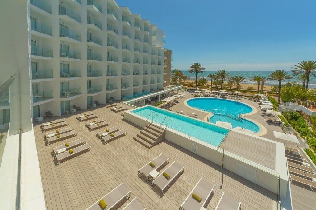 Hm Tropical Hotel
