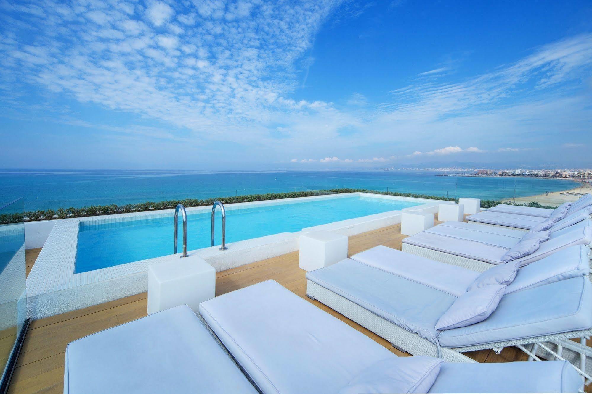 Hm Tropical Hotel 4*